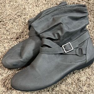 Stylish Gray Women's Ankle Boots Size 10